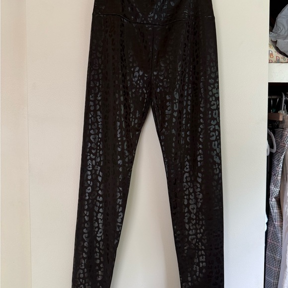 Shirley Black Leopard Print Shimmery Leggings, NWT - Picture 1 of 4
